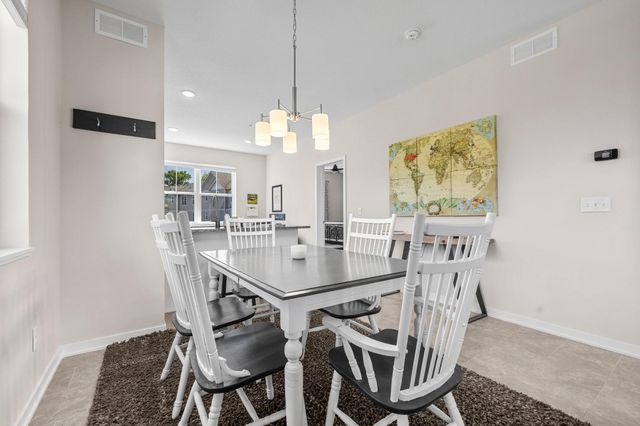 2673 New Century Place E, Maplewood, MN 55119