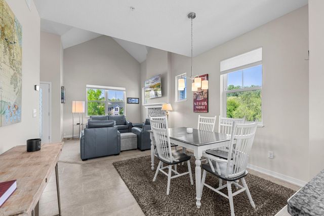 2673 New Century Place E, Maplewood, MN 55119