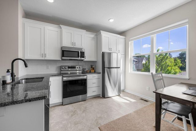2673 New Century Place E, Maplewood, MN 55119