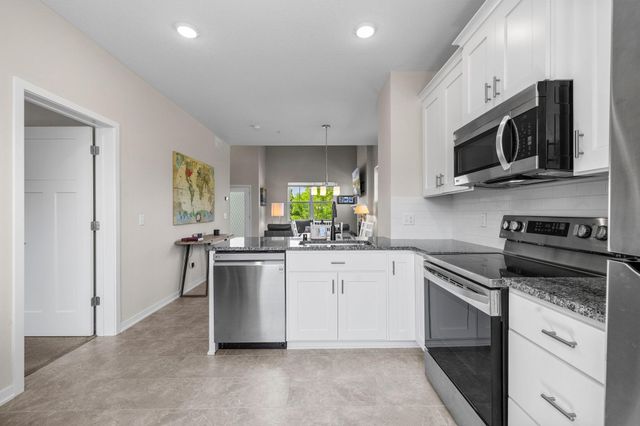 2673 New Century Place E, Maplewood, MN 55119