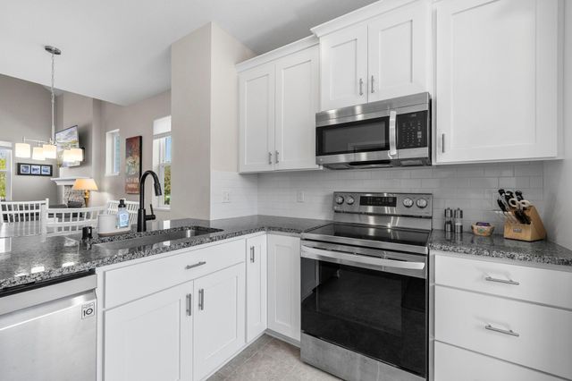 2673 New Century Place E, Maplewood, MN 55119