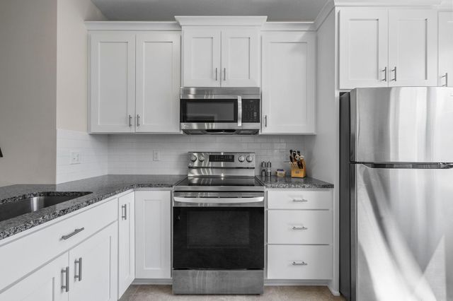 2673 New Century Place E, Maplewood, MN 55119