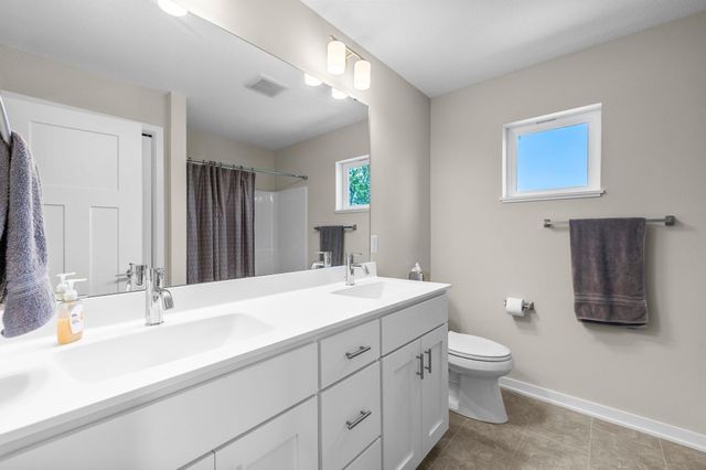 2673 New Century Place E, Maplewood, MN 55119