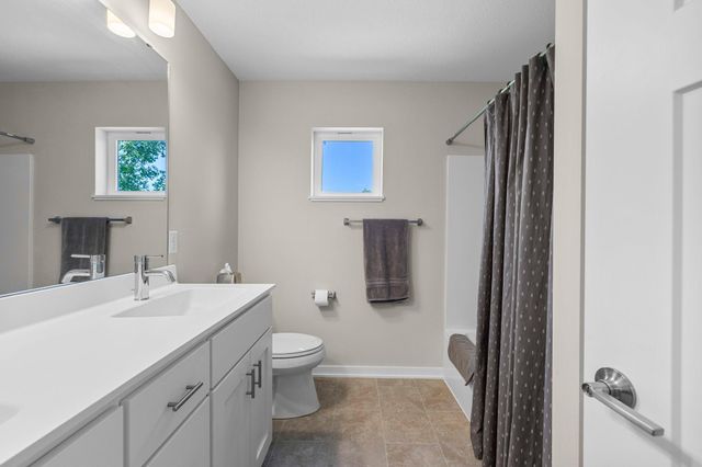 2673 New Century Place E, Maplewood, MN 55119