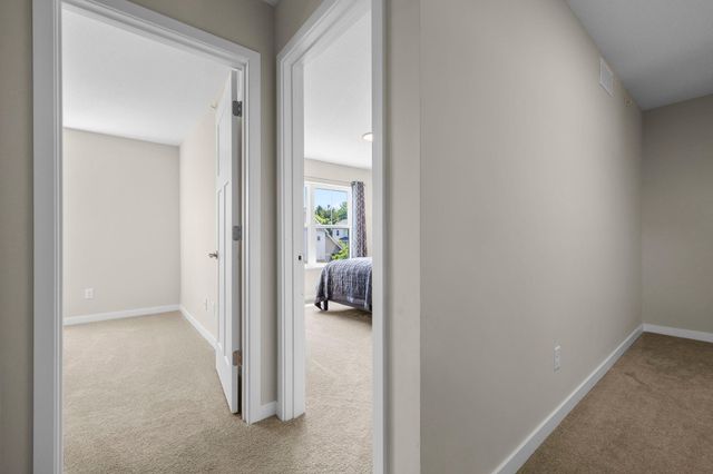 2673 New Century Place E, Maplewood, MN 55119