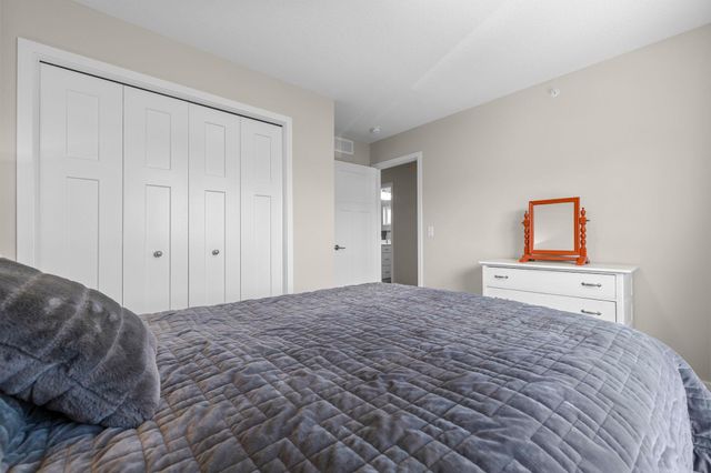 2673 New Century Place E, Maplewood, MN 55119