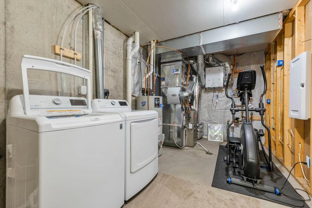 2673 New Century Place E, Maplewood, MN 55119