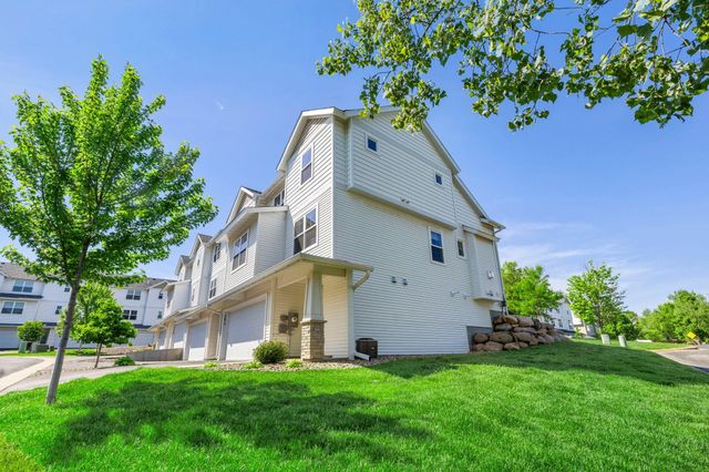2673 New Century Place E, Maplewood, MN 55119