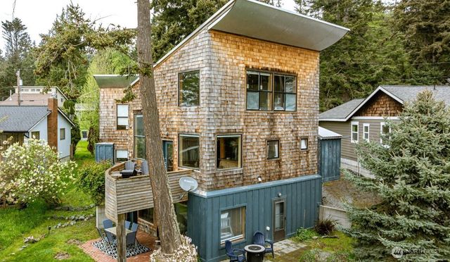 1060 Halsey Drive, Coupeville, WA 98239
