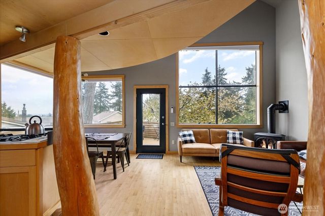 1060 Halsey Drive, Coupeville, WA 98239