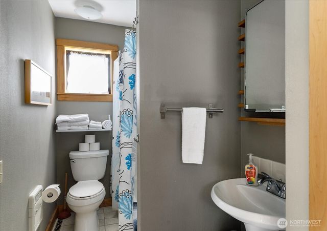 1060 Halsey Drive, Coupeville, WA 98239