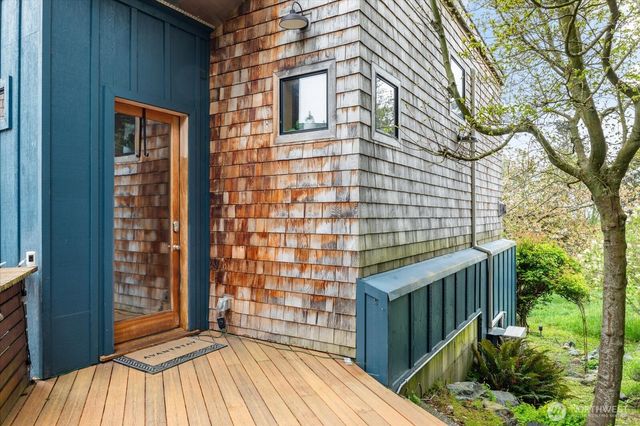 1060 Halsey Drive, Coupeville, WA 98239