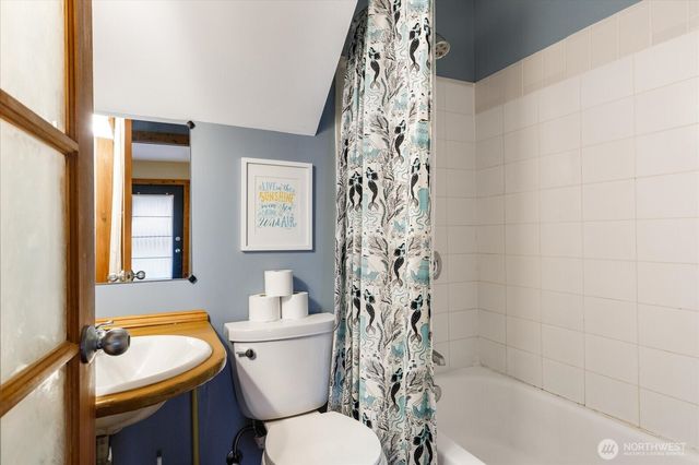 1060 Halsey Drive, Coupeville, WA 98239