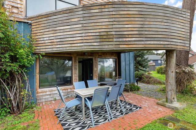 1060 Halsey Drive, Coupeville, WA 98239