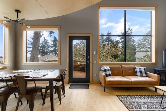 1060 Halsey Drive, Coupeville, WA 98239