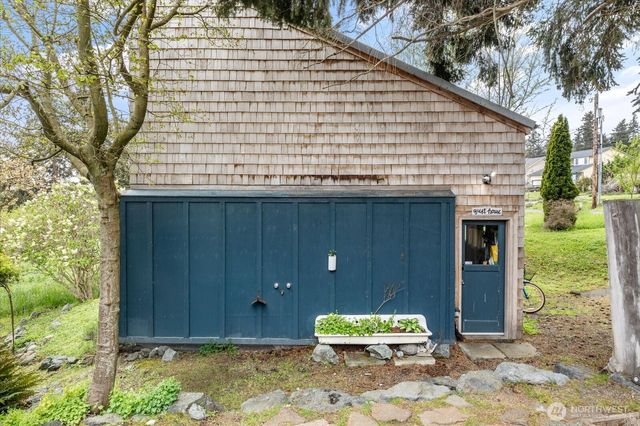 1060 Halsey Drive, Coupeville, WA 98239
