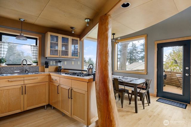 1060 Halsey Drive, Coupeville, WA 98239