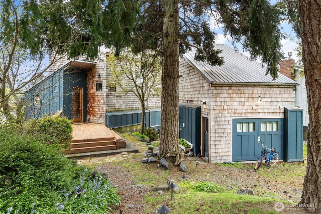 1060 Halsey Drive, Coupeville, WA 98239