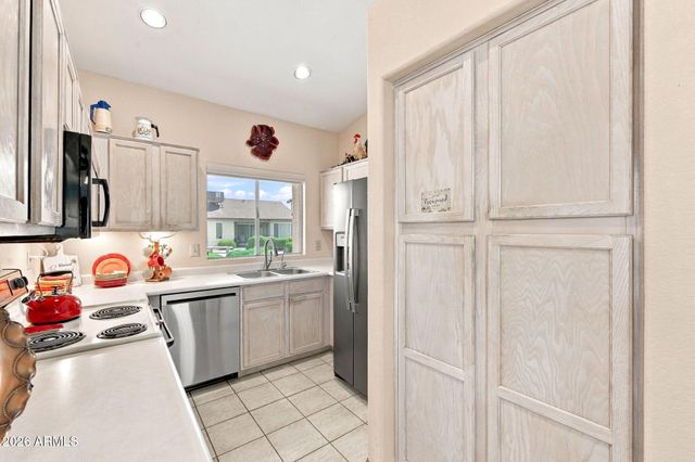 1873 E PEACH TREE Drive, Chandler, AZ 85249