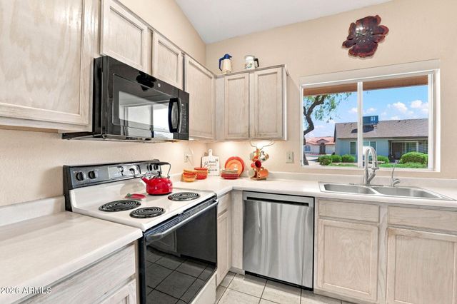 1873 E PEACH TREE Drive, Chandler, AZ 85249