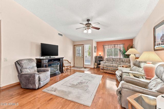1873 E PEACH TREE Drive, Chandler, AZ 85249