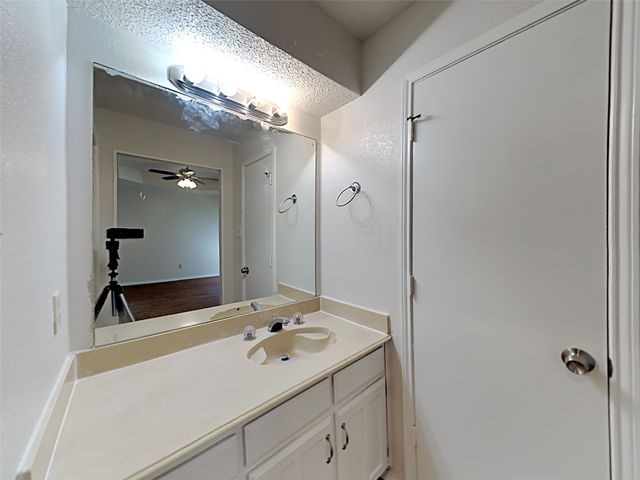 5211 Wild Horse Court, Arlington, TX 76017