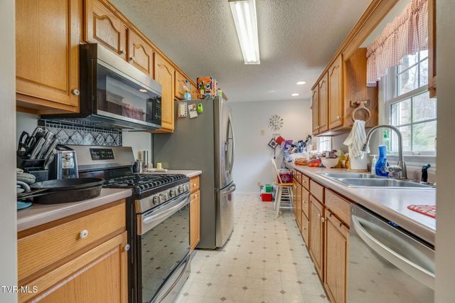 153 Valley Crest Drive, Mount Carmel, TN 37645