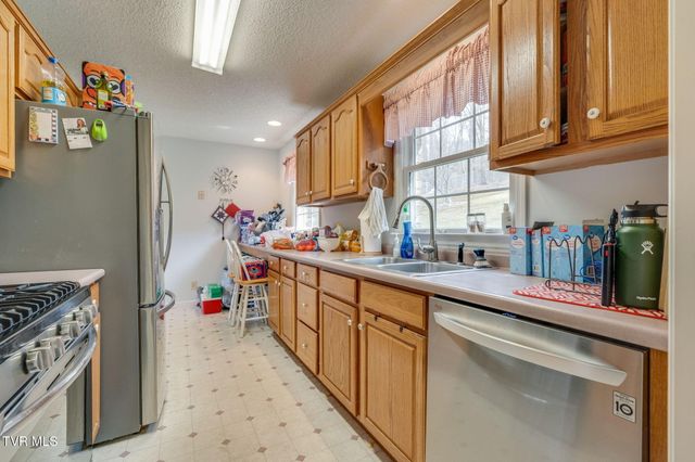 153 Valley Crest Drive, Mount Carmel, TN 37645