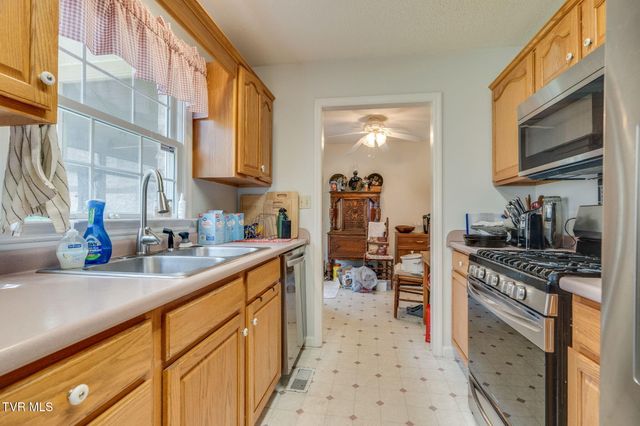 153 Valley Crest Drive, Mount Carmel, TN 37645