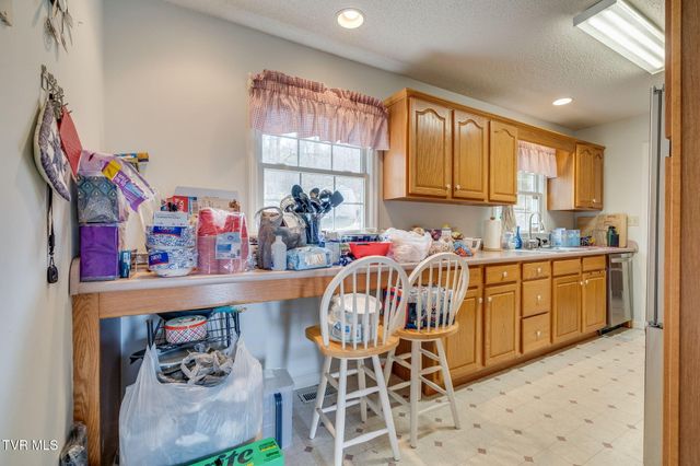 153 Valley Crest Drive, Mount Carmel, TN 37645