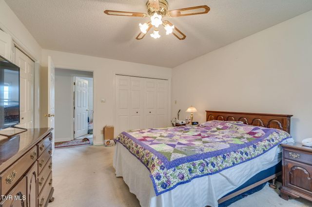 153 Valley Crest Drive, Mount Carmel, TN 37645