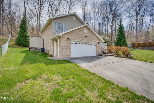 153 Valley Crest Drive, Mount Carmel, TN 37645