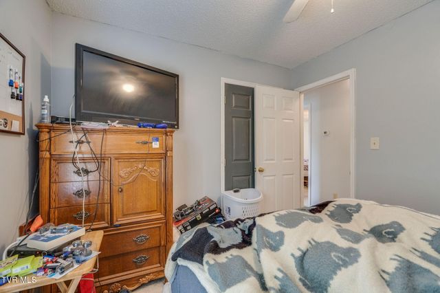 153 Valley Crest Drive, Mount Carmel, TN 37645