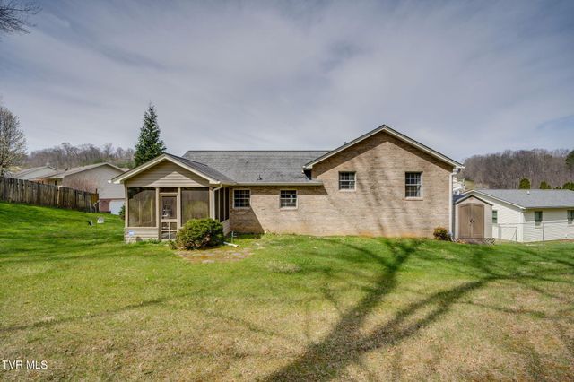 153 Valley Crest Drive, Mount Carmel, TN 37645