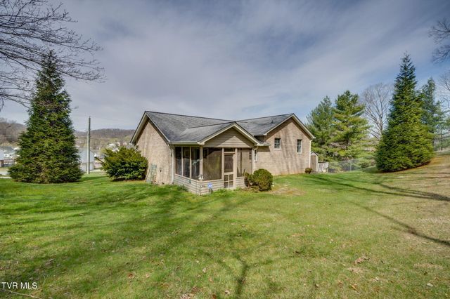 153 Valley Crest Drive, Mount Carmel, TN 37645