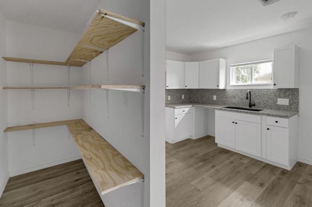 990 Wall Street, Houston, TX 77088