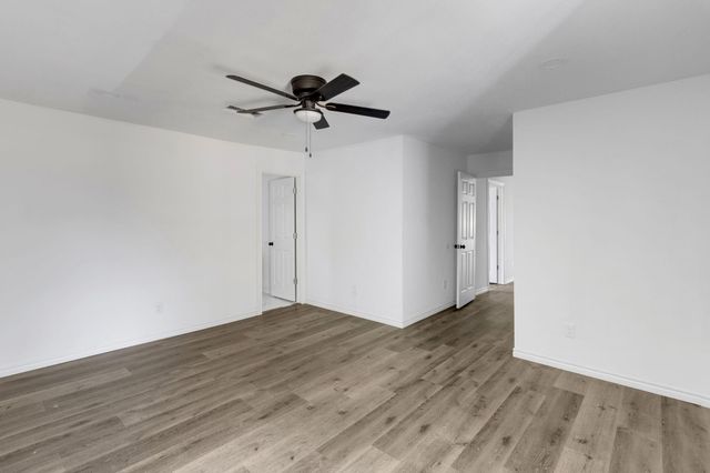 990 Wall Street, Houston, TX 77088