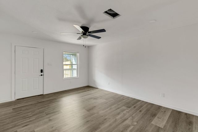 990 Wall Street, Houston, TX 77088