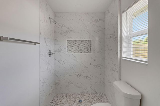 990 Wall Street, Houston, TX 77088