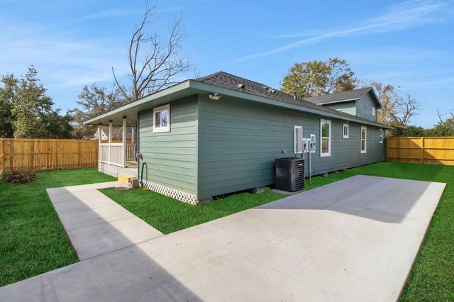 990 Wall Street, Houston, TX 77088