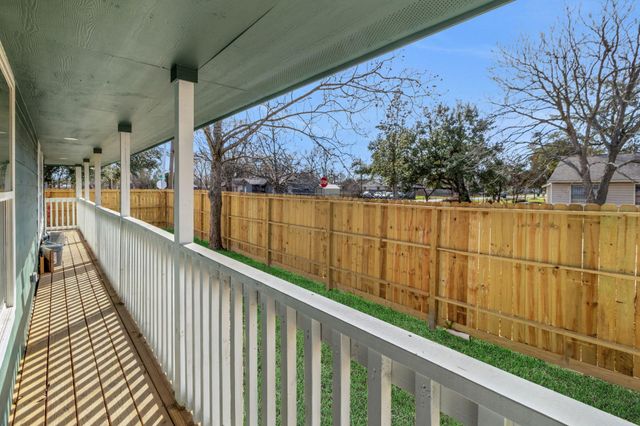 990 Wall Street, Houston, TX 77088