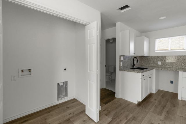 990 Wall Street, Houston, TX 77088