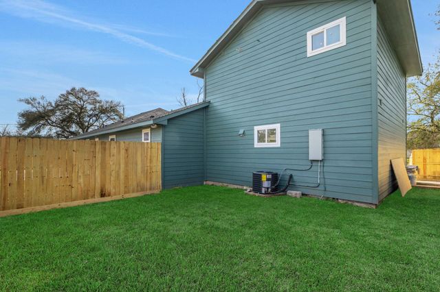 990 Wall Street, Houston, TX 77088