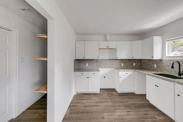 990 Wall Street, Houston, TX 77088