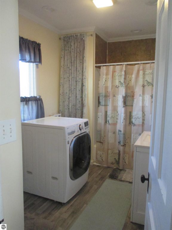Image 13 of property listing at 107 W Hall Street, Shepherd, MI 48883