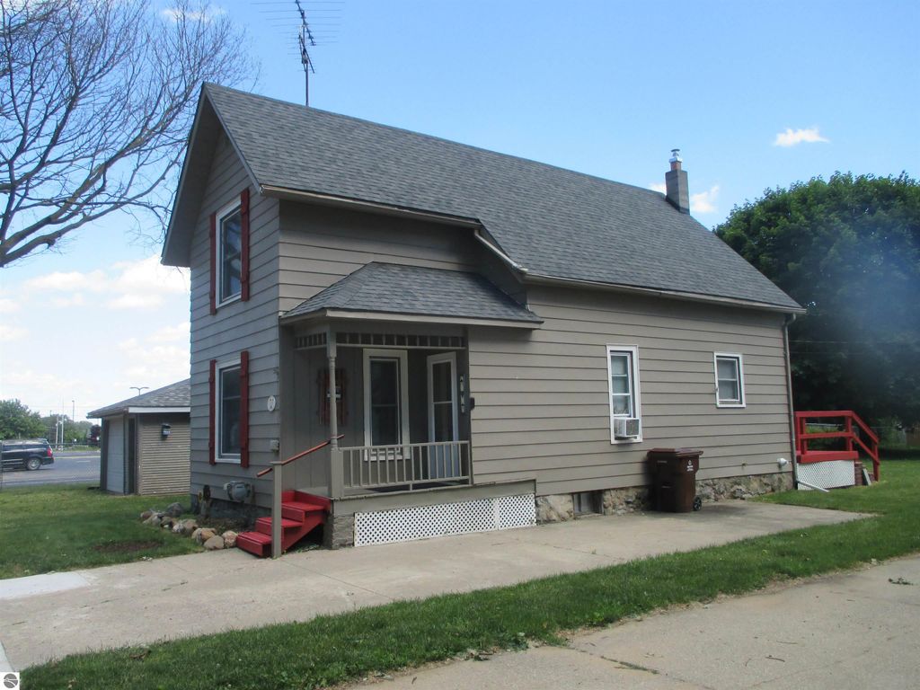 Image 2 of property listing at 107 W Hall Street, Shepherd, MI 48883