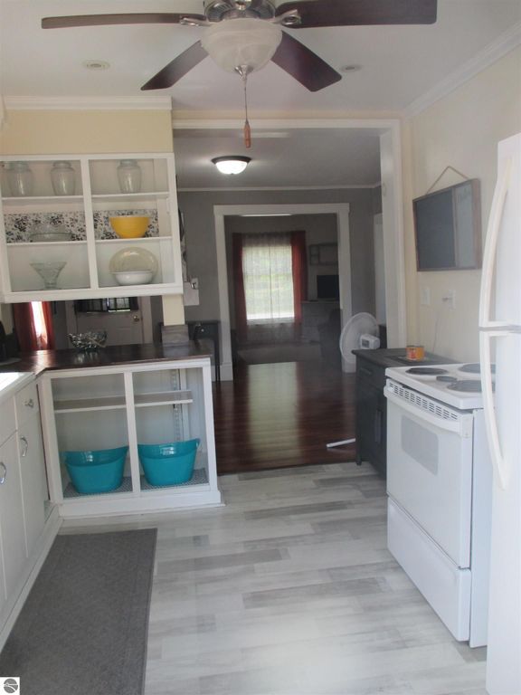 Image 9 of property listing at 107 W Hall Street, Shepherd, MI 48883