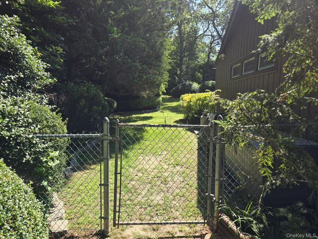 271 Terry Road, Smithtown, NY 11787