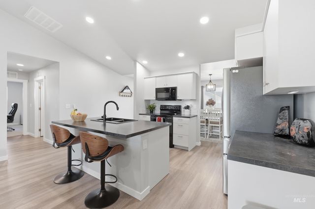 3697 W La Brea Dr, Meridian, ID 83642