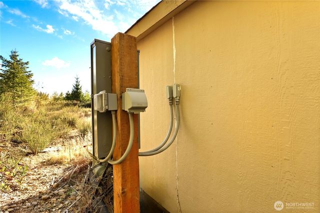 63 Wayne Road W, Seabeck, WA 98380